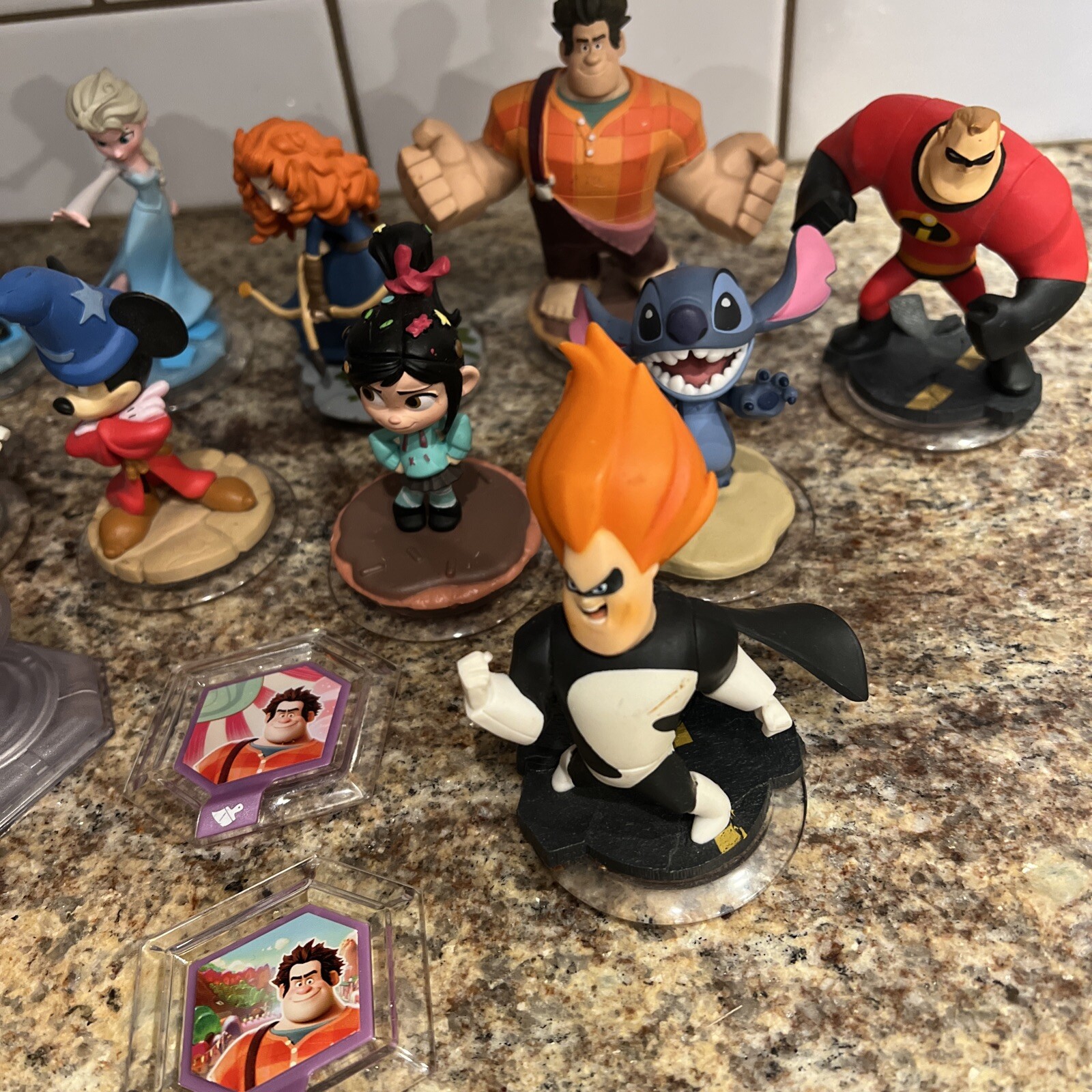 Disney Infinity Lot 15 Pcs: Incredibles, Brave, Frozen, Stitch, Nightmare, More