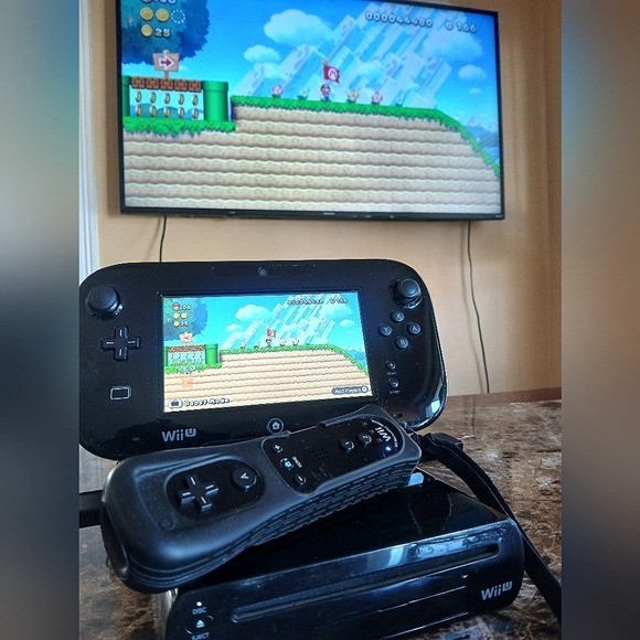Nintendo Wii U Console Bundle Unisex OS Black 32GB Deluxe Mario Luigi Game