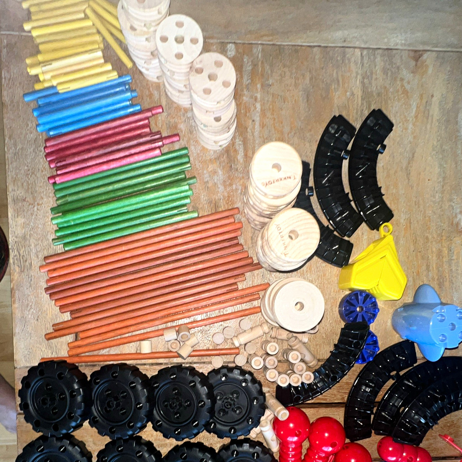 Tinkertoy Bulk Parts Lot Wood Rods Spools Connectors Wheels Tracks 200 pieces++