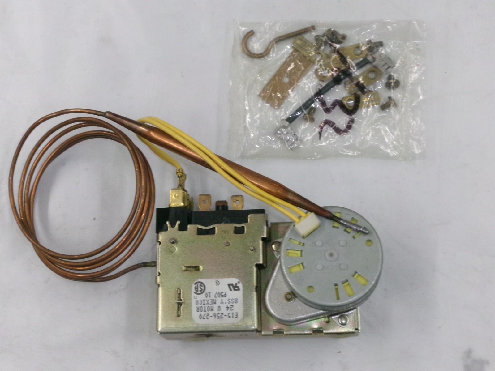 E15-256-ROBE   ROBERTSHAW CONTROL DE-ICE FOR HEAT PUMP 24VAC 54IN CAP SPDT