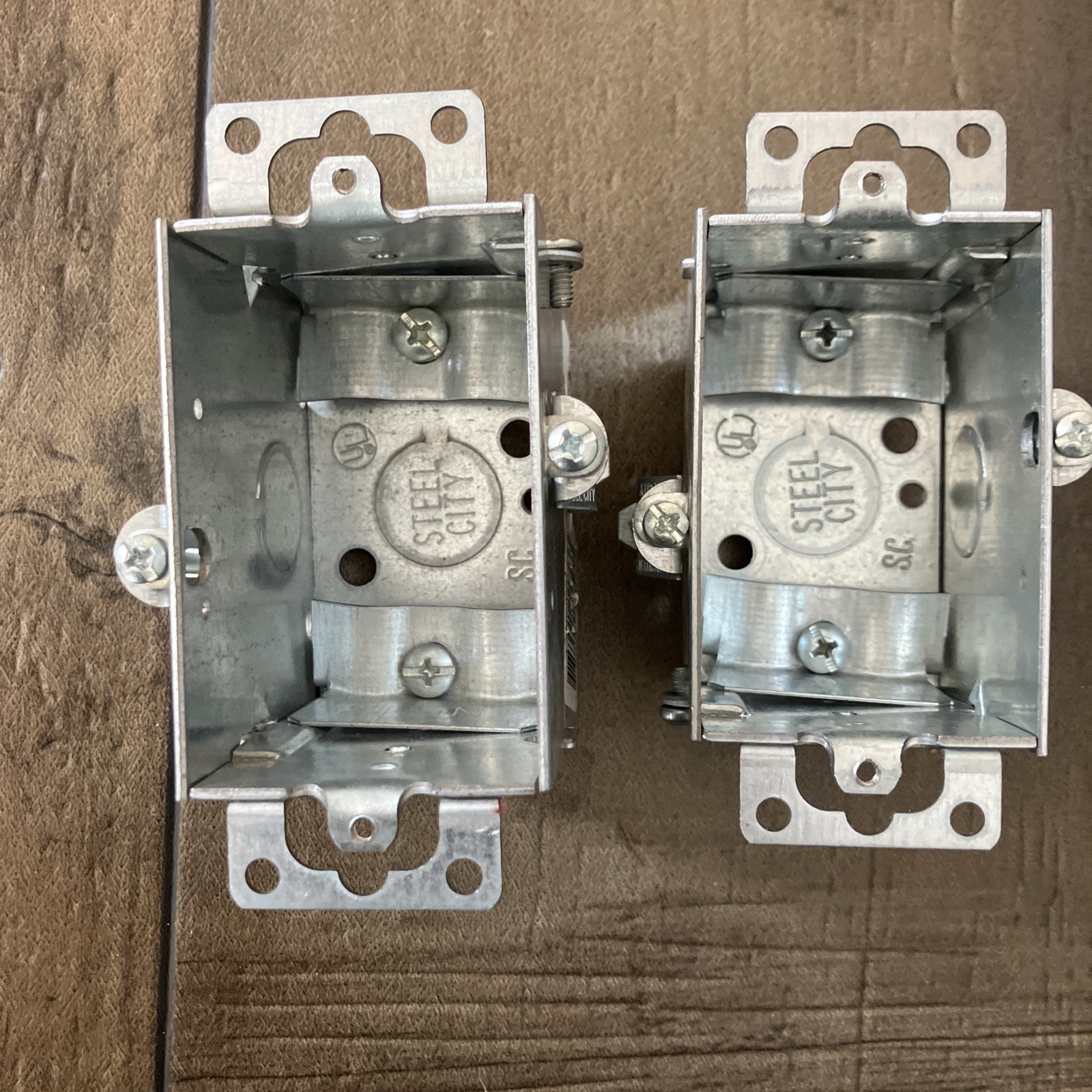 Lot 2 STEEL CITY LXWOWC-25, 2-1/2" Deep Gangable Steel Switch Box Ears & Clamps