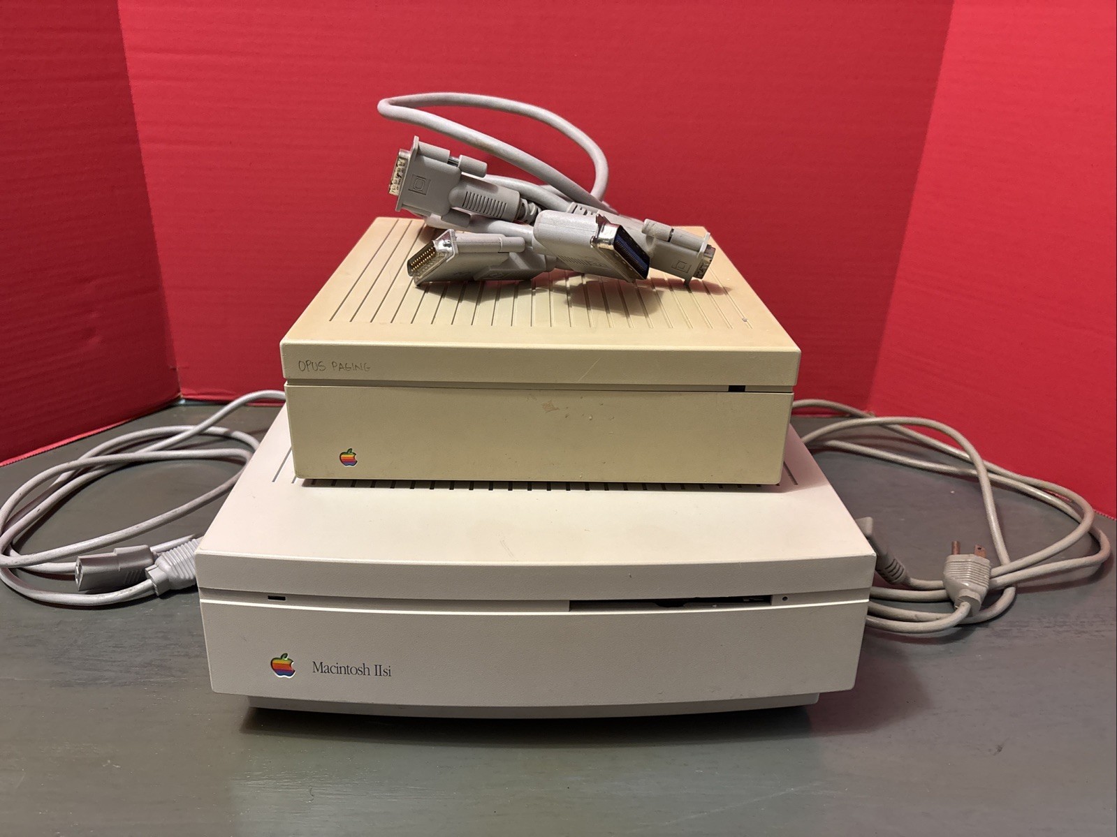 APPLE MACINTOSH IISi DESKTOP COMPUTER W/APPLE CD300 EXTERNAL CD DRIVE-PARTS ONLY