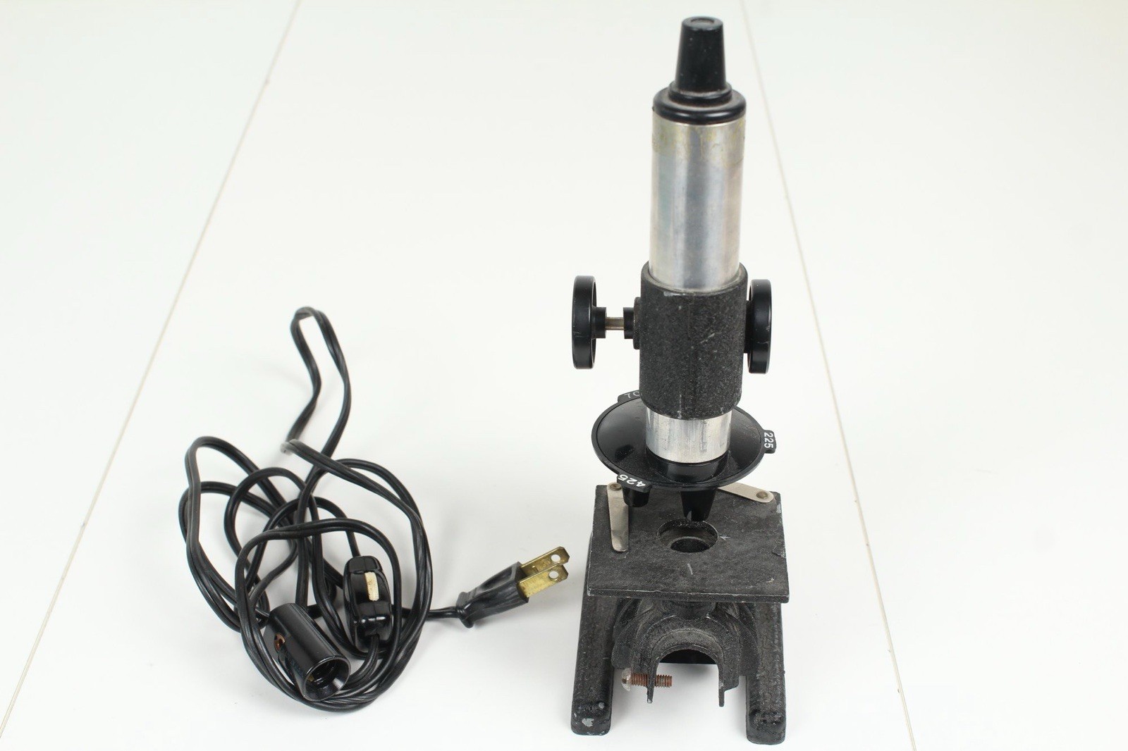 Lionel Porter Microcraft Student Microscope w/Metal Case MCM VTG UNTESTED READ