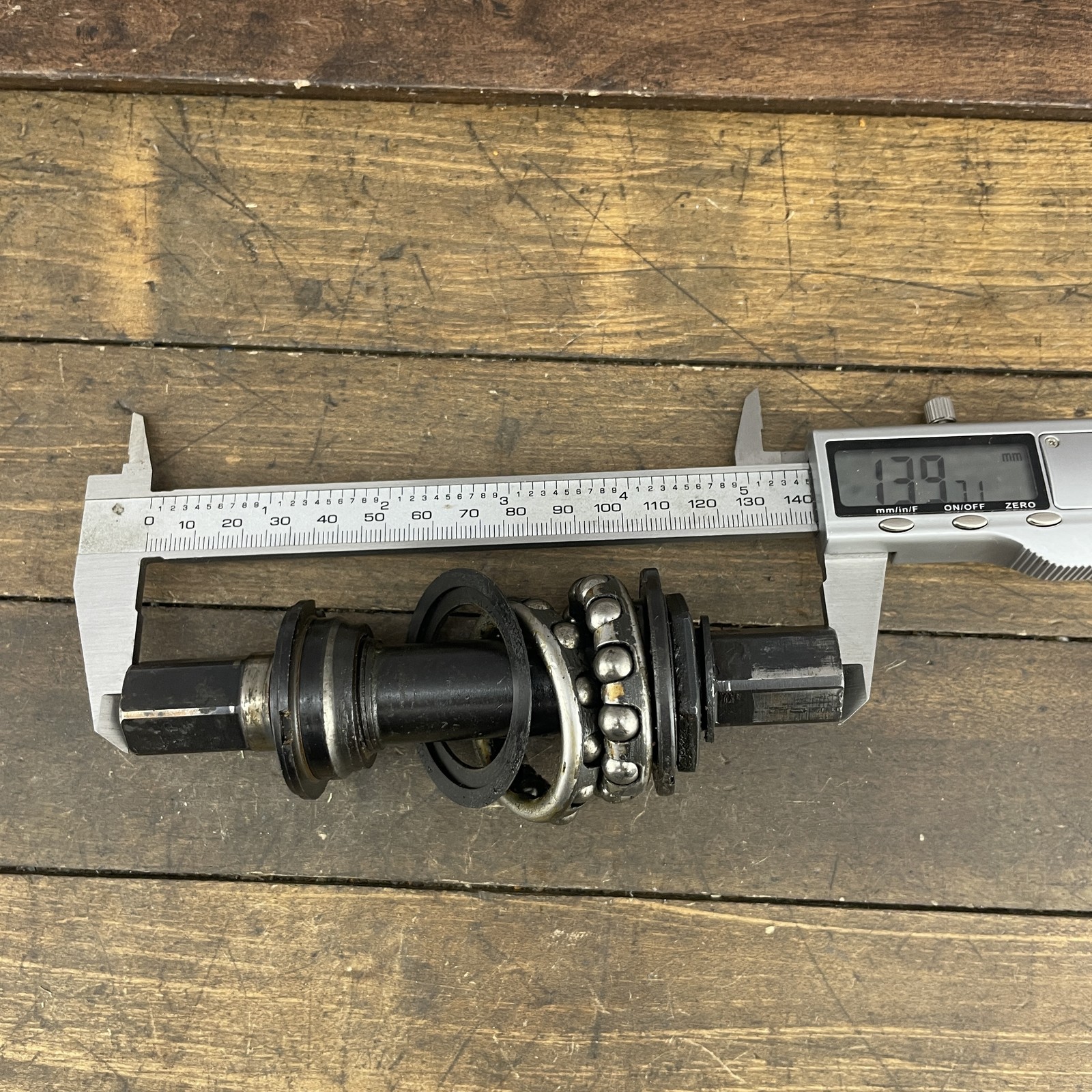 Vintag BMX Bottom Bracket Hex Spindle 6 Side Flats Trek