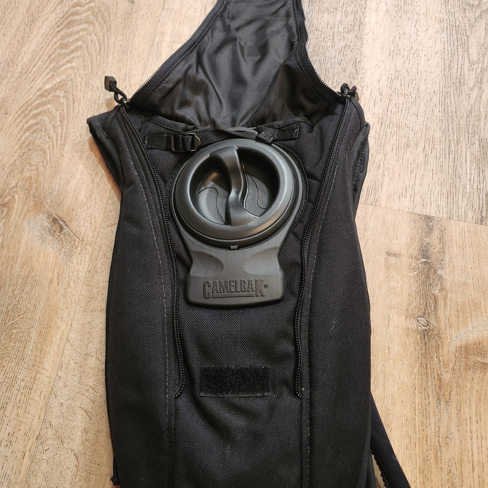Camelbak Maximum Gear Stealth Hydration Backpack w/Bladder 70oz Black Adjustable