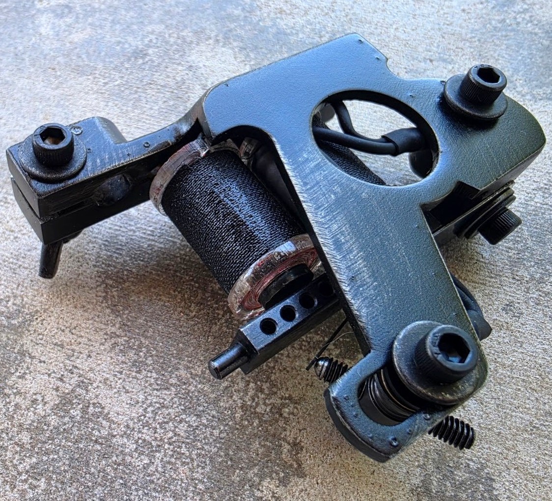 Blackened Distressed Old School Slotted Black Widow Liner Tattoo Machine Forward