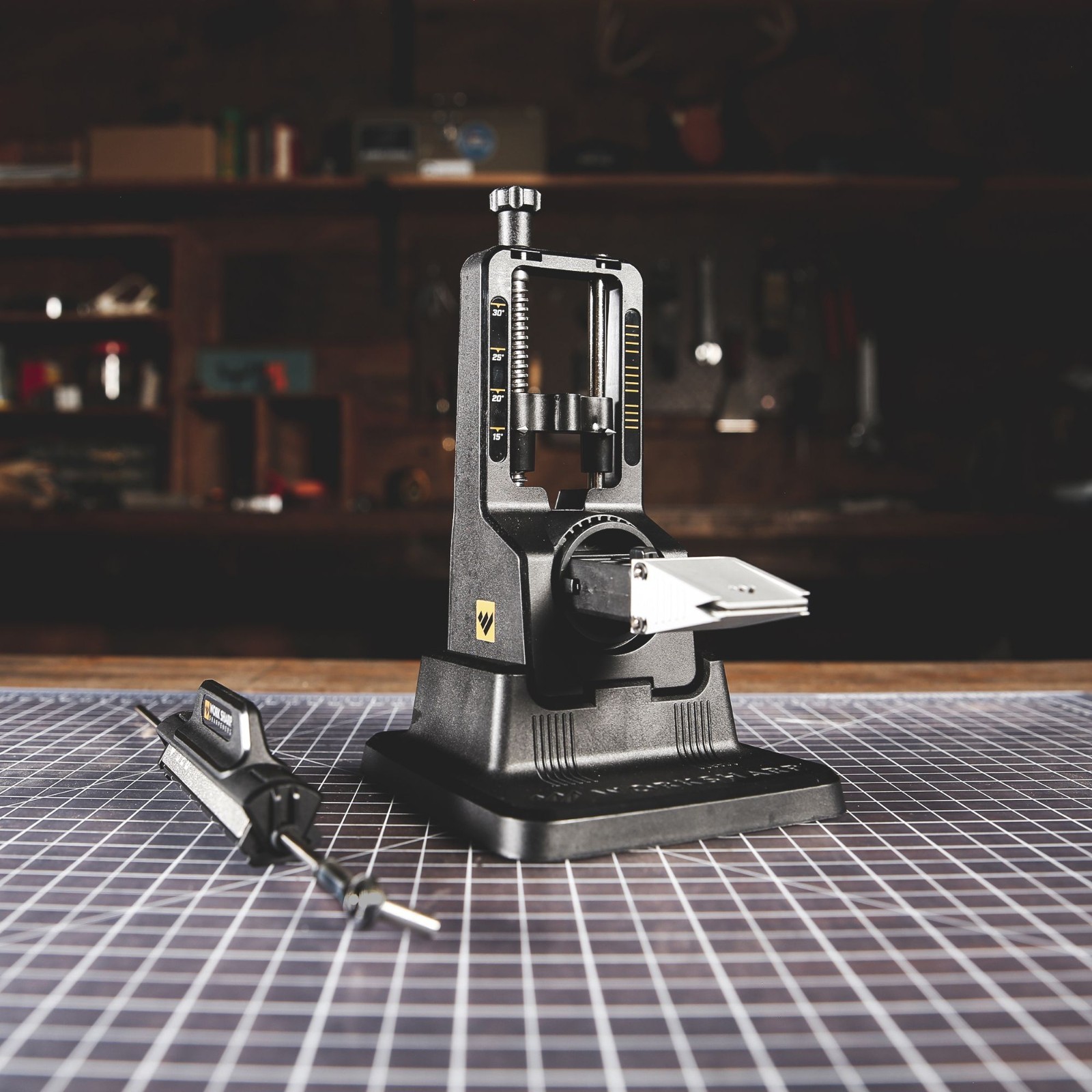 Work Sharp Precision Adjust Knife Sharpener 15°-30° Angle w/ Tri-Brasive Rod