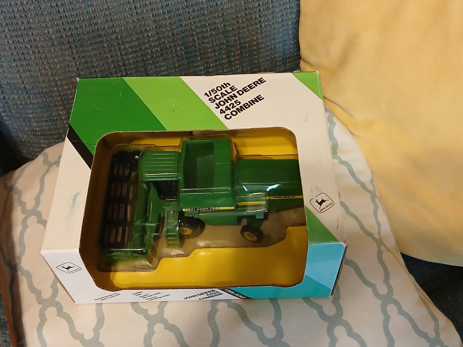 1/50 John Deere 4425 Combine Ertl