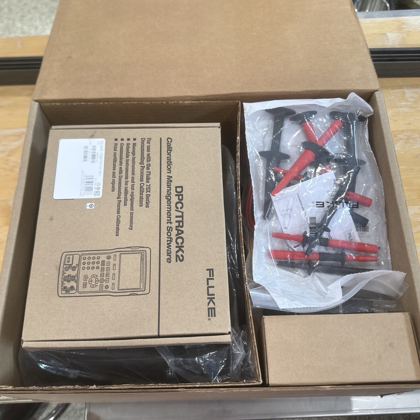 NEW Fluke 754/750SW BU Documenting Process Calibrator and DPC/TRACK2 Software