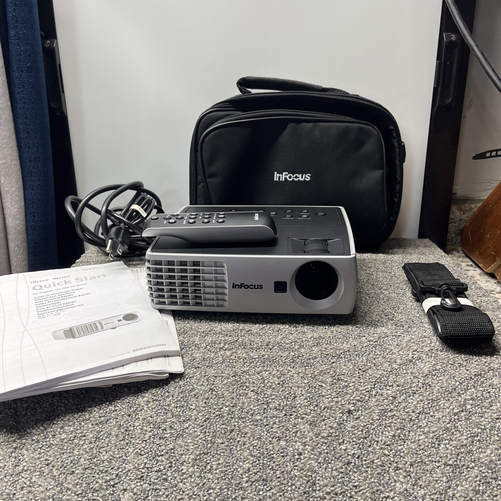 Infocus IN1102 DLP Projector W/ Bag, Cables, Remote, and Manuals working tested