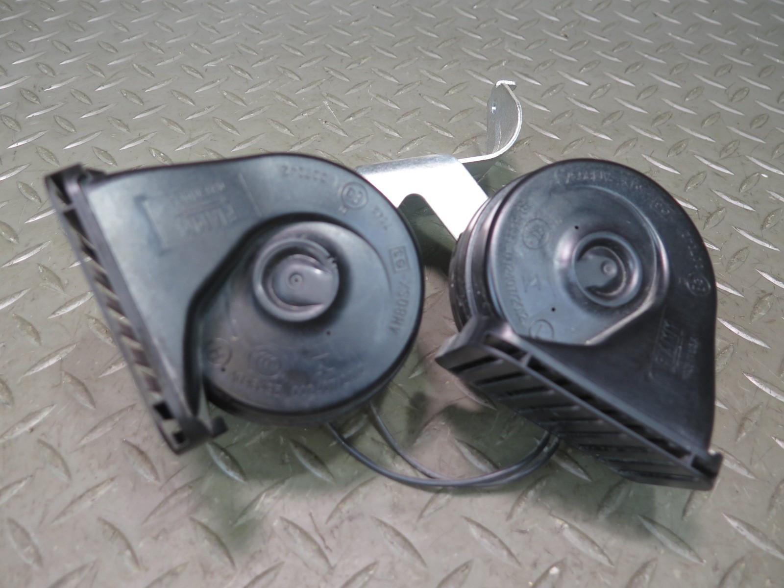 14-19 CHEVROLET CORVETTE C7 HIGH & LOW TONE NOTE PITCH HORN SIGNAL SET OEM