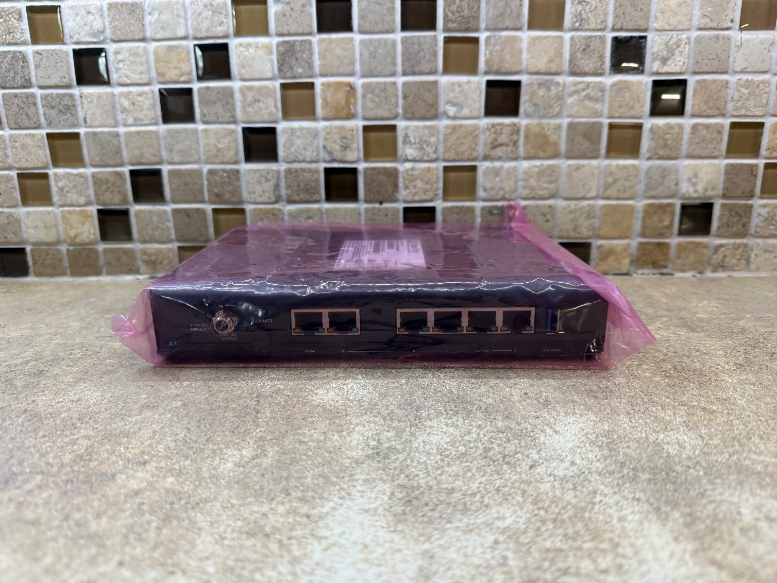 CHECK POINT V-80W 1550 NEXT GENERATION APPLIANCE WiFi