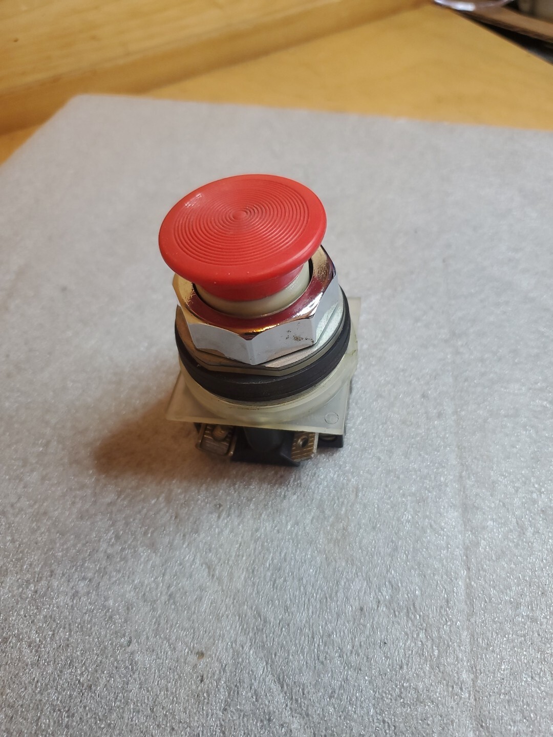 Square D E-STOP Switch KA-2 572A Emergency Stop