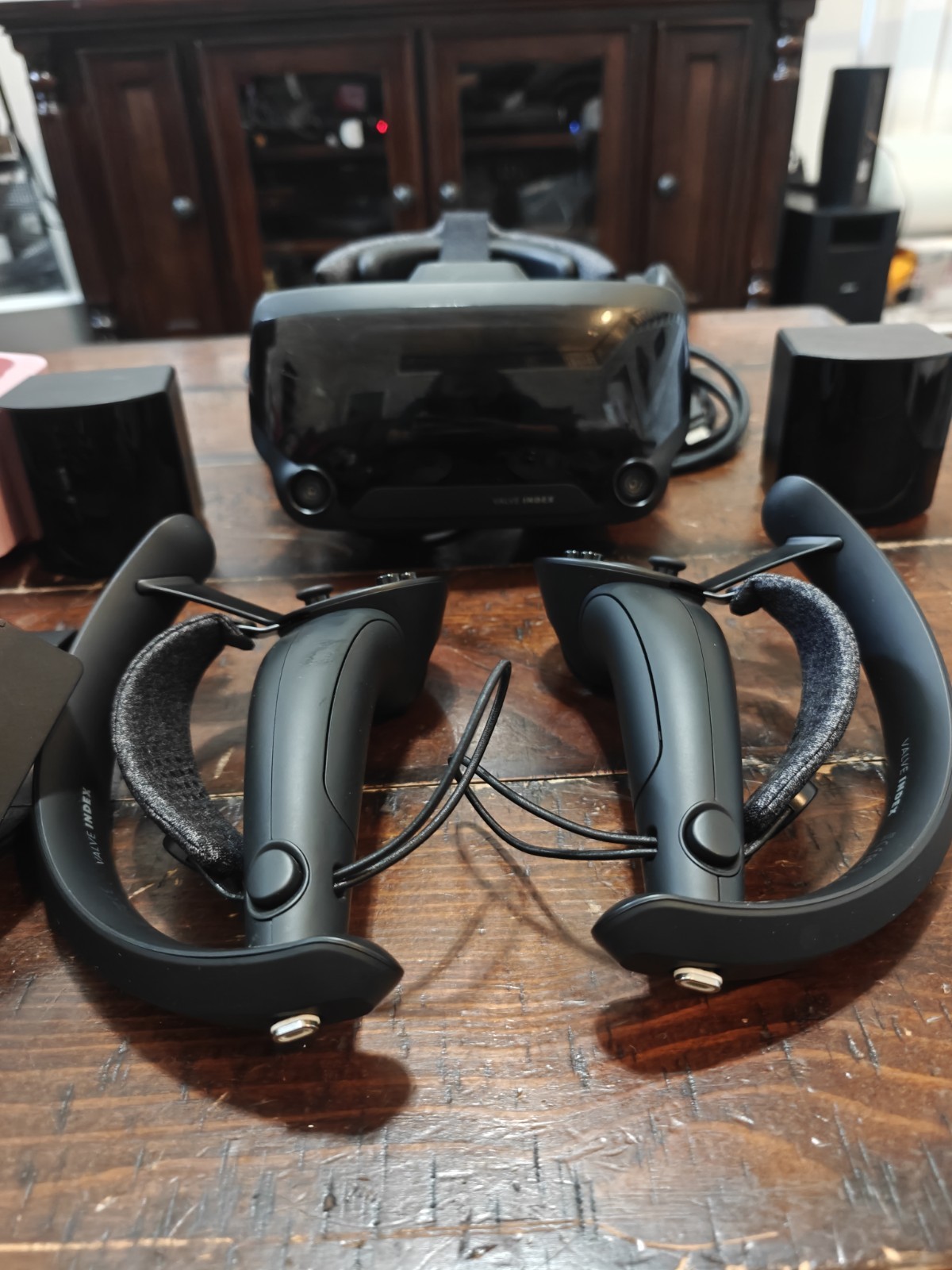 Valve Index VR Headset Full Kit w/ 2.0 Base Stations, Knuckles Controllers