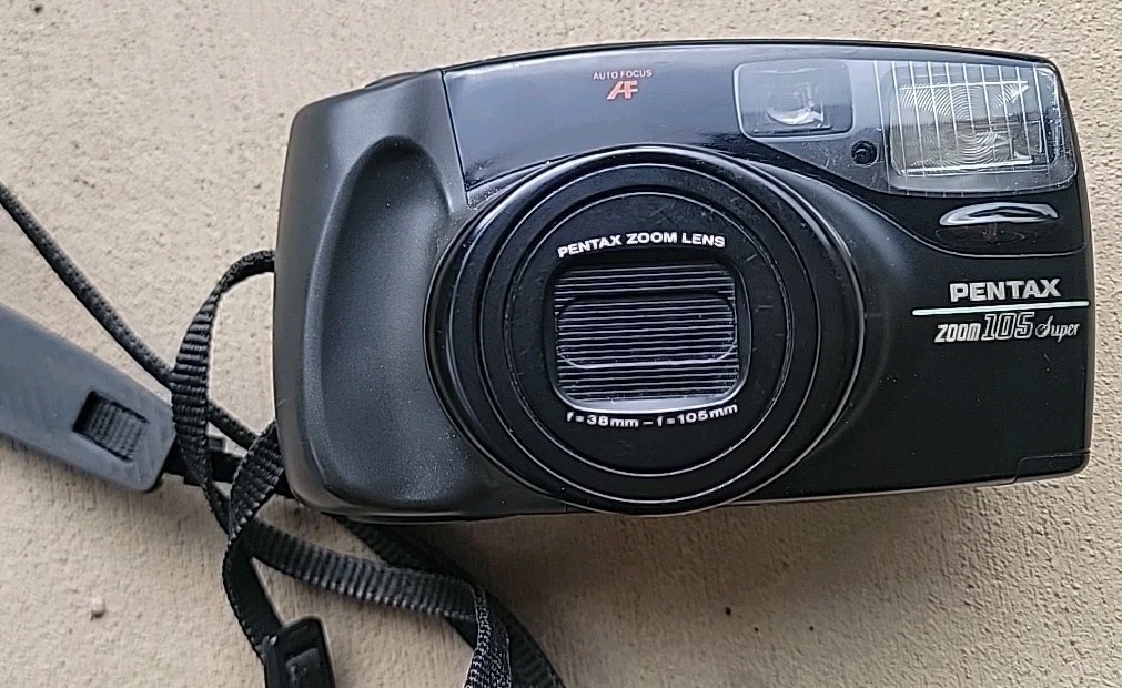 Pentax Zoom 105 Super 38-105mm AF Lens Point And Shoot Camera UNTESTED