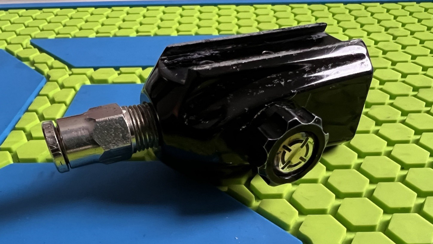 SMART PARTS 1/4 TURN ON/OFF ASA + STRAIGHT MACROLINE FITTING - GLOSS BLACK