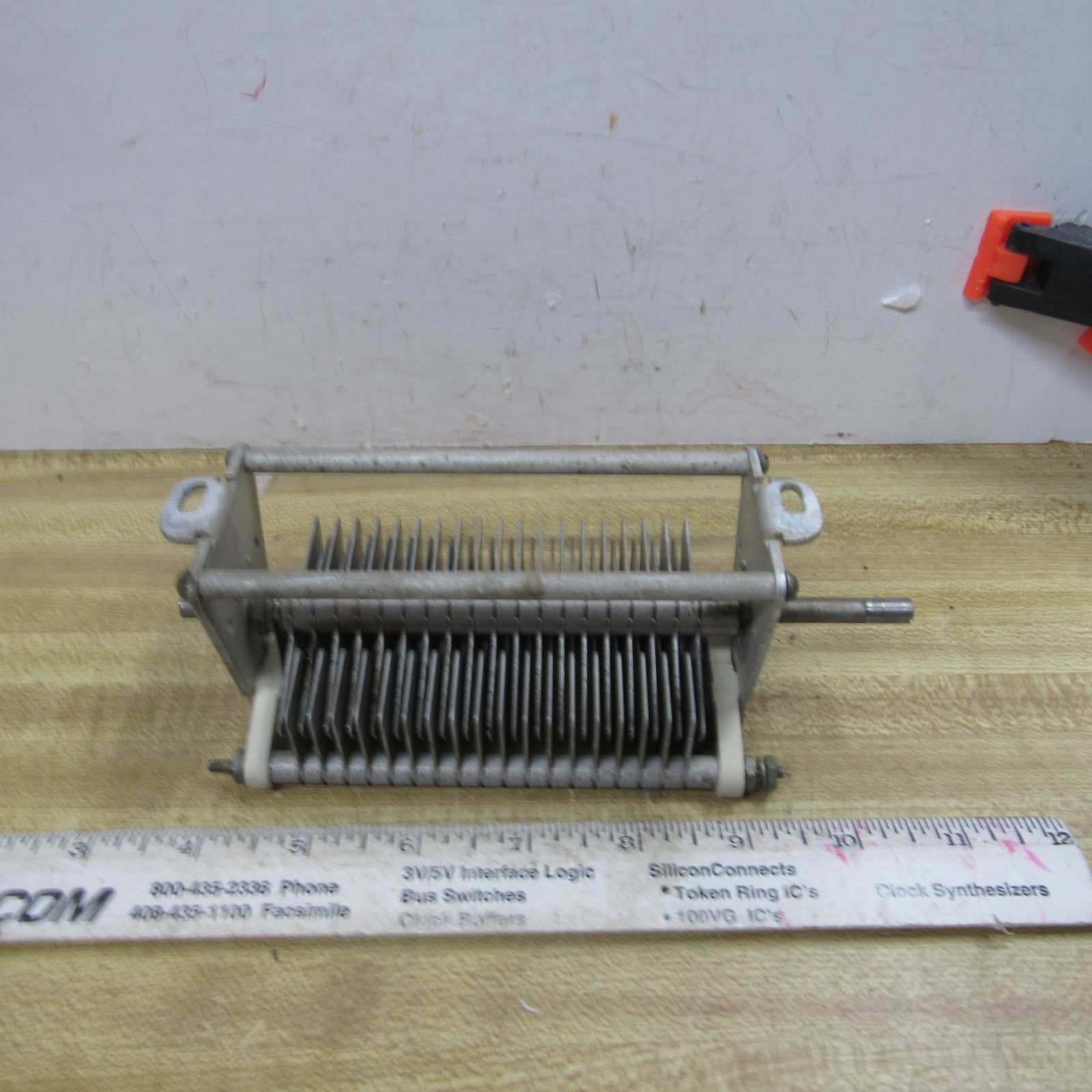VARIABLE CAPACITOR TRANSMITTING 250 pF 22 to 251 pF 1/4 in shaft
