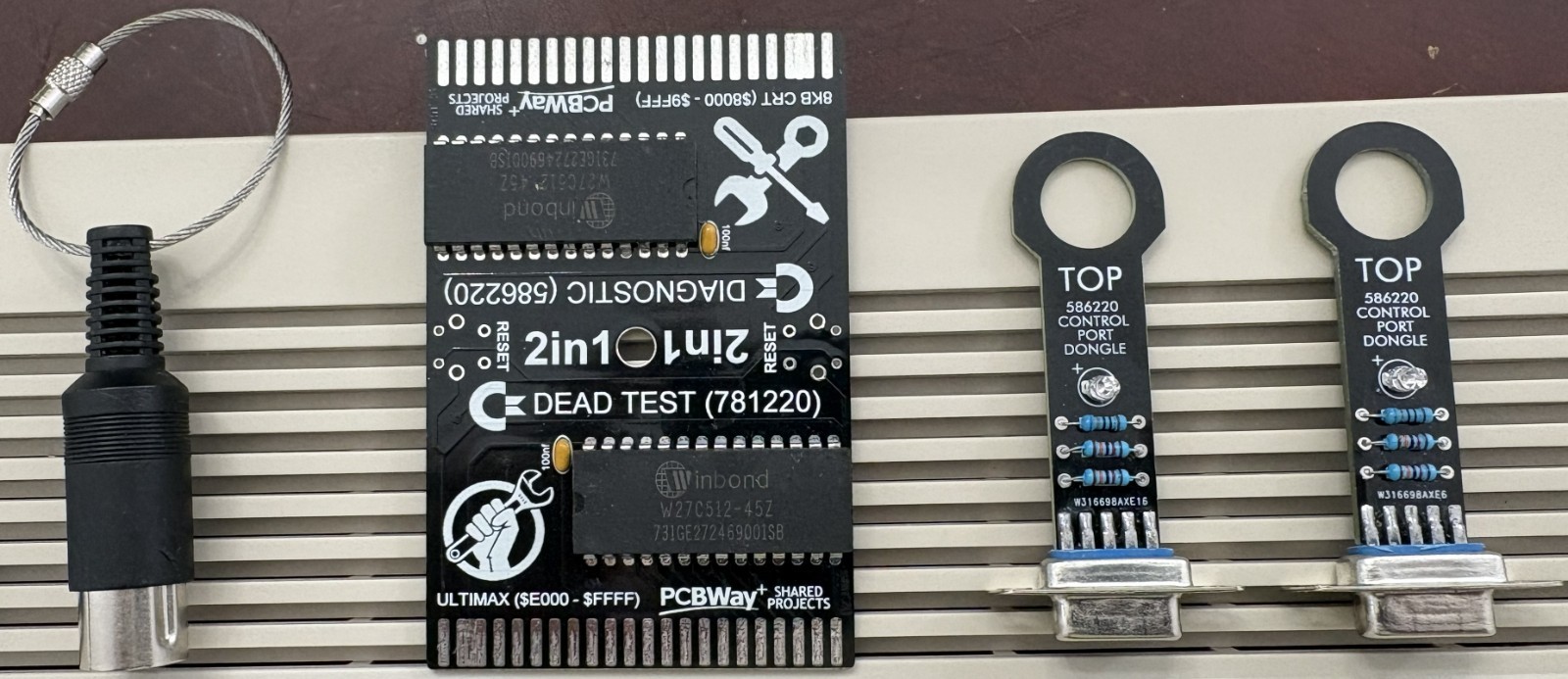 COMMODORE 64C COMPUTER 250466 HEATSINKS TESTED AND WORKING ZIF64
