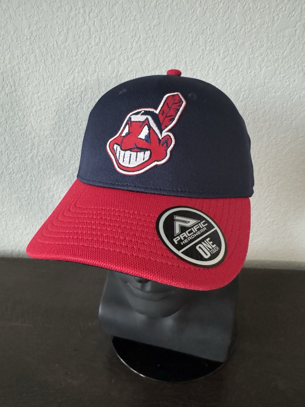 THROWBACK CHIEF WAHOO INDIANS MENS MEDIUM 7 to 7 3/8 FLEXFIT LOW PROFILE HAT NEW
