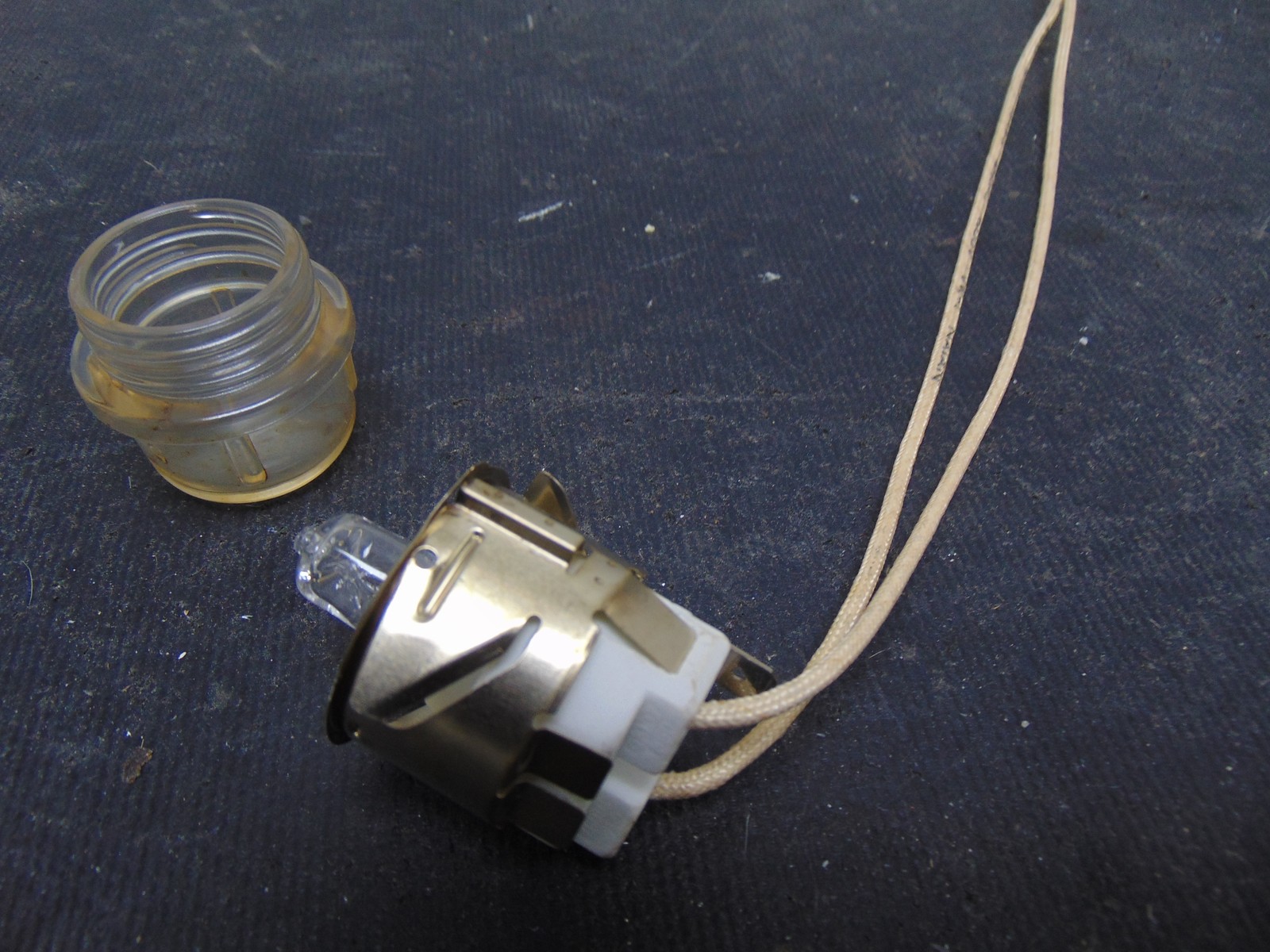 Frigidaire Range FCRE3083ASC Light Assembly