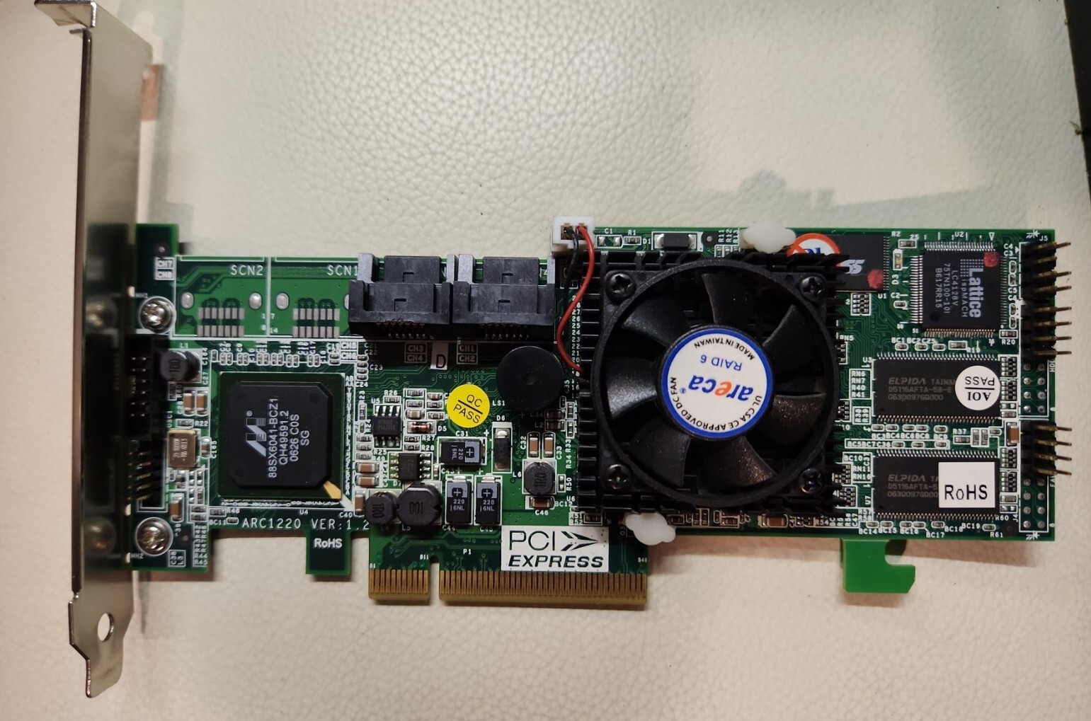 PCI EXPRESS 71-121001-0012 BIOS：1.17B FW：1.42（D256）RAID card