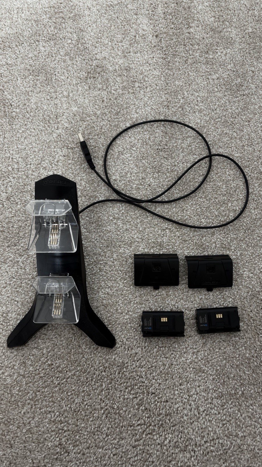 Xbox One 2 Rechargeable Battery Pack with Charging Station (Read Description)