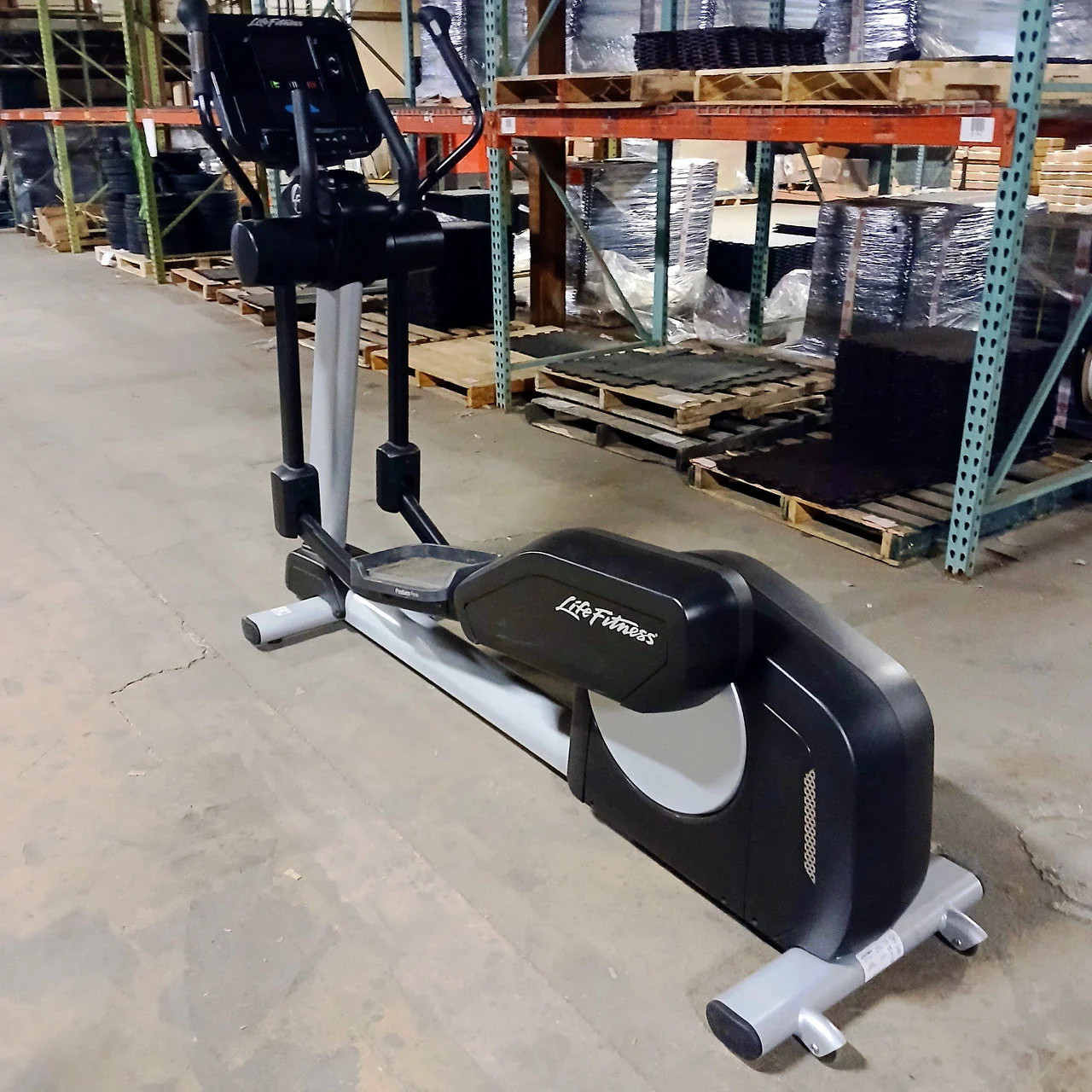 Life Fitness Integrity LNX Elliptical w/ X Console