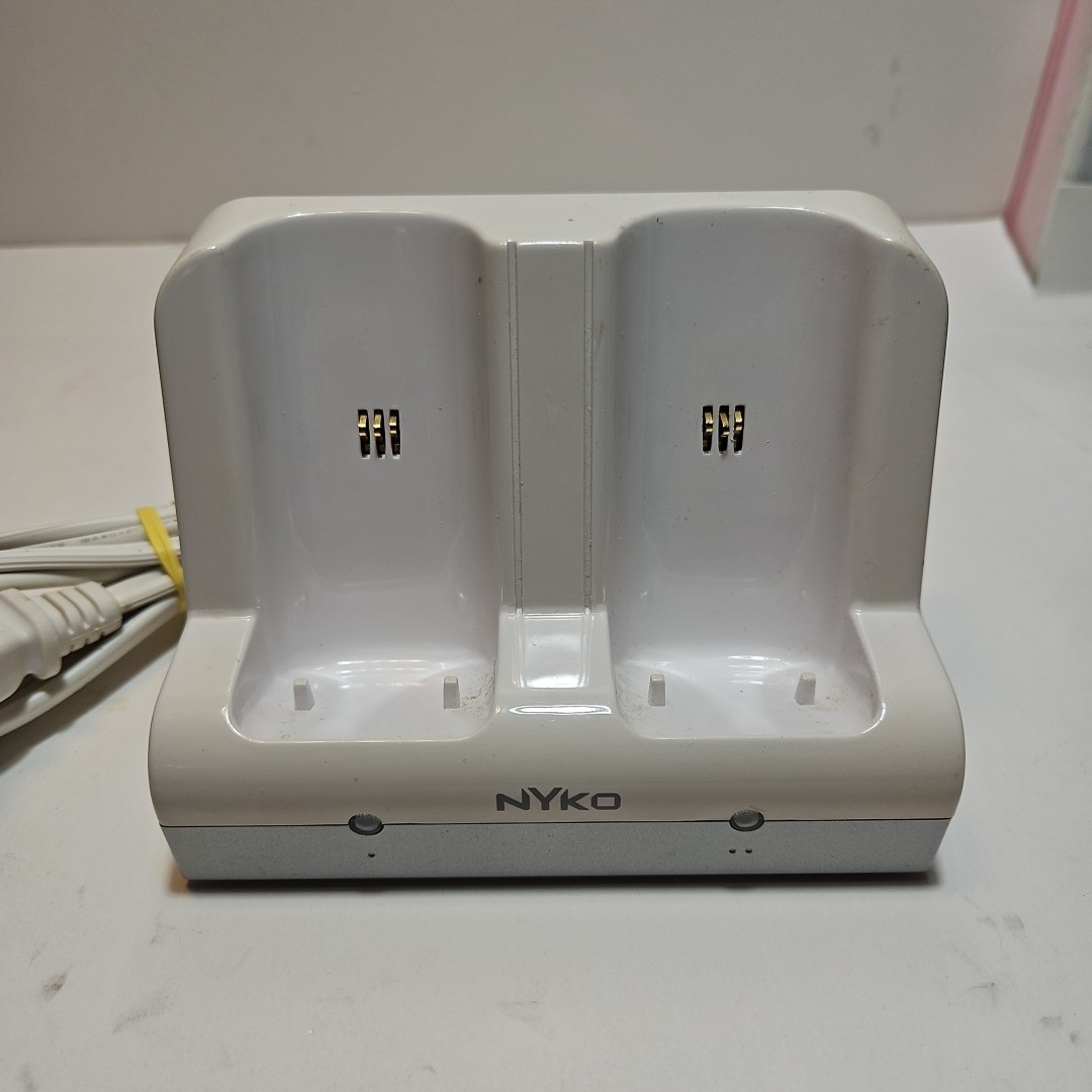 Nintendo Wii Nyko Dual Controller Charge Station Model 87000-A50