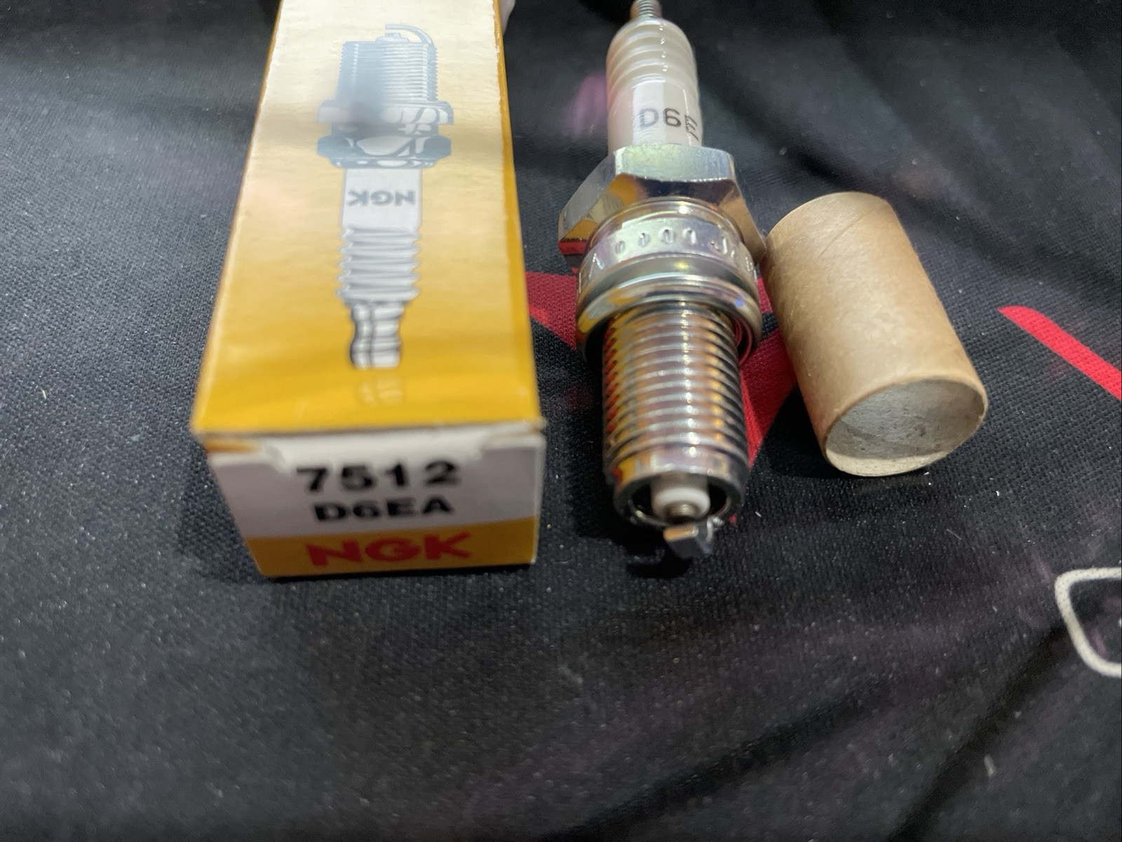 NGK - 7512 - Spark Plugs, D6EA