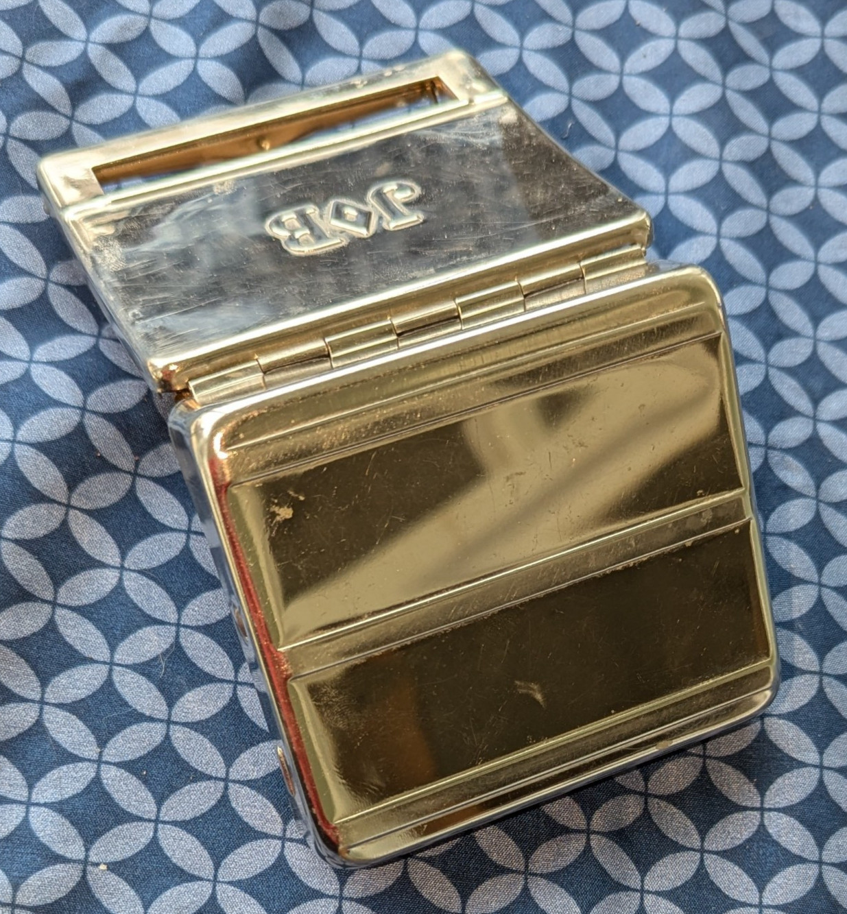 J and B Cigarette Maker