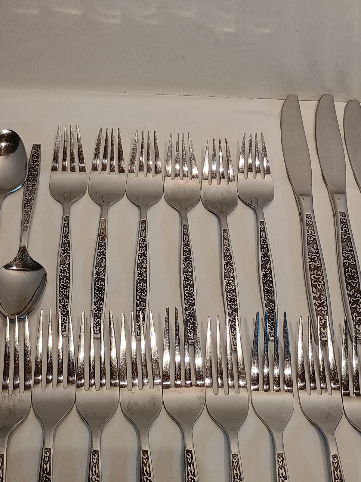 Vintage LA SPANA Flatware 64 pieces Service For 12