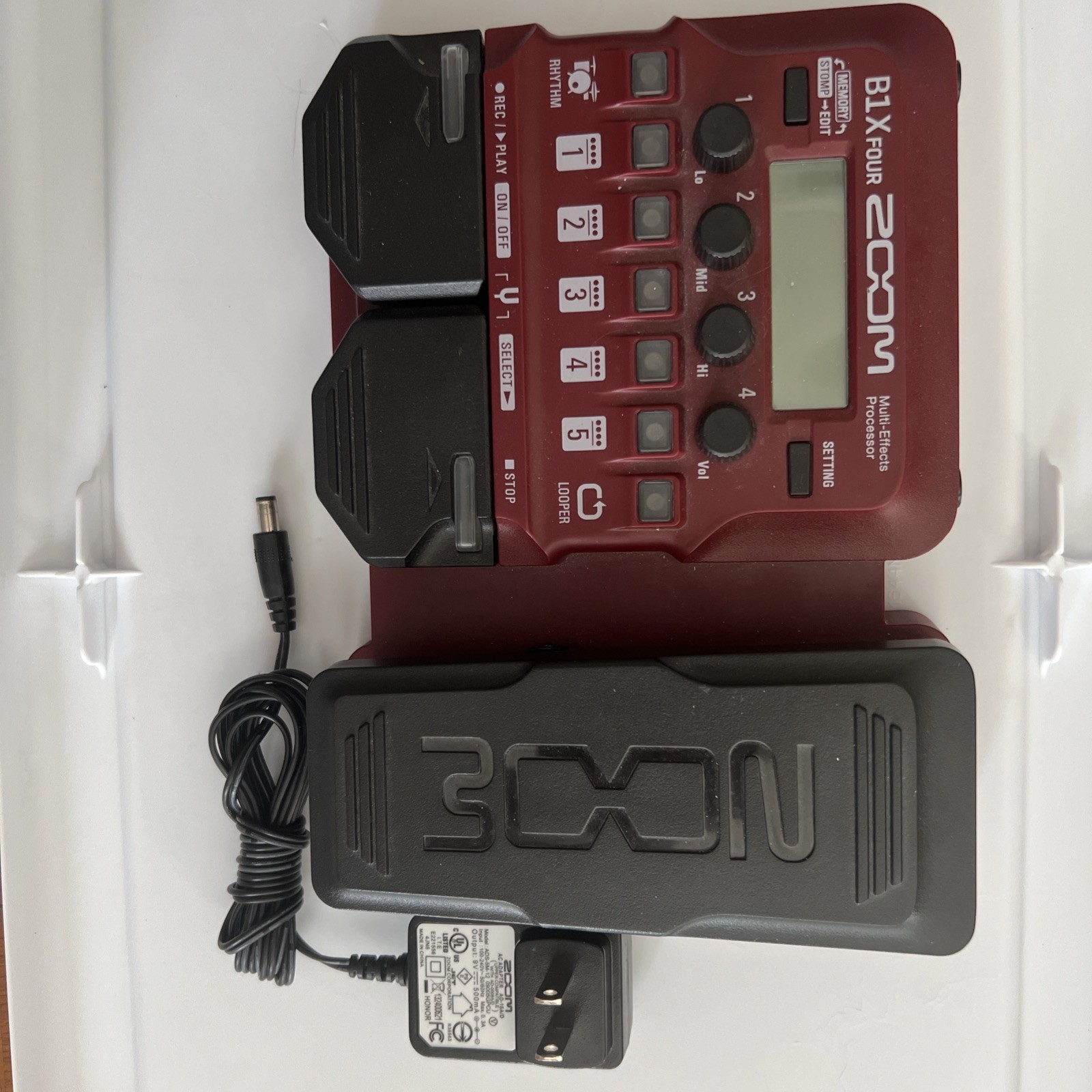 ZOOM Multi-Effects Processor (for Bass) B1 FOUR Red & Zoom with ZOOM PS & Box