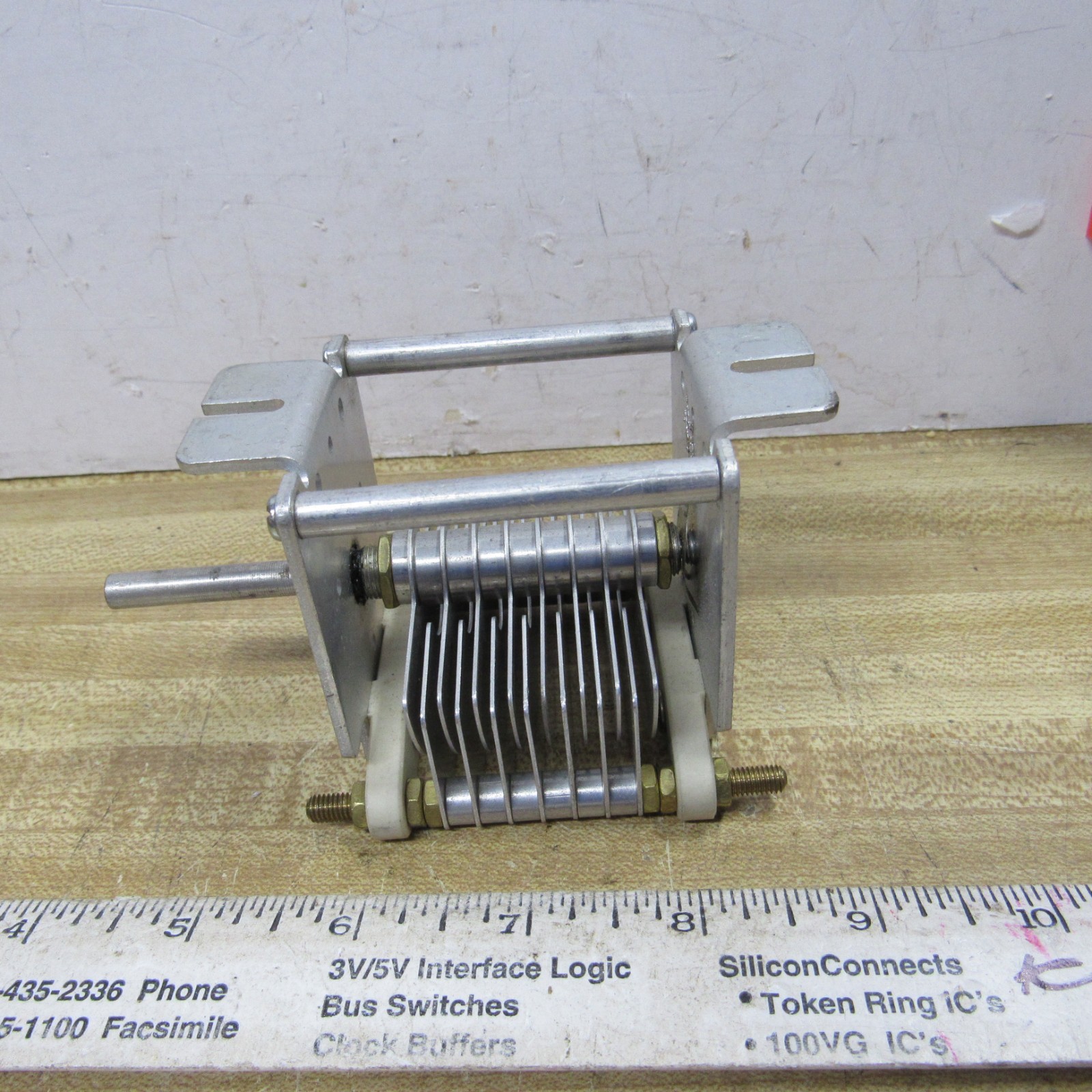VARIABLE CAPACITOR 100 pF 12 to 101 pF 1/4 inch shaft TRANSMITTING
