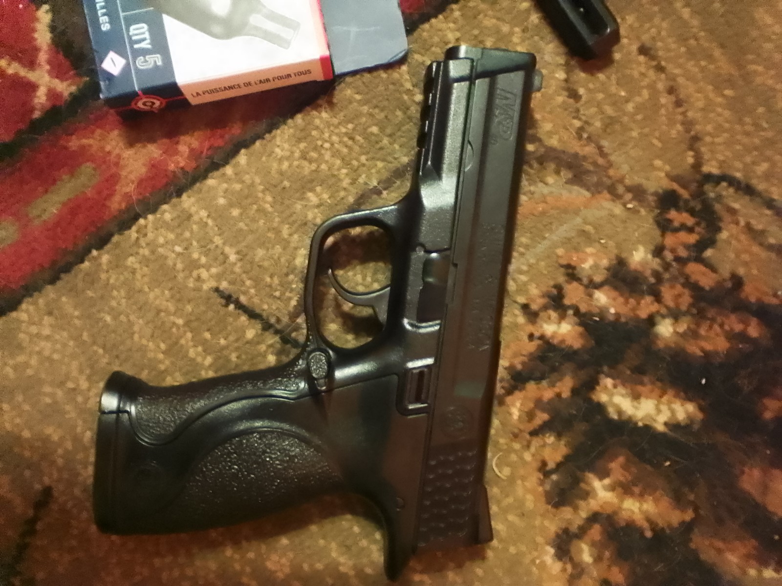 Smith & Wesson M&P 40 .177 Caliber BB Gun with 1500BBs And 5 CO2 Cartridges
