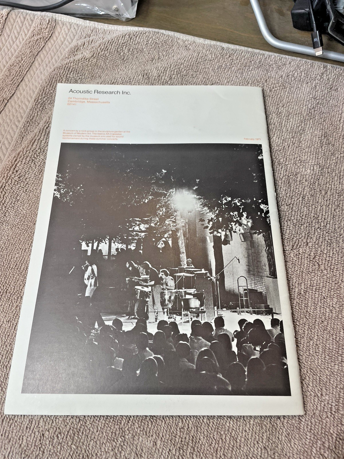 ACOUSTIC RESEARCH / BROCHURE / 21 PAGES / EXCELLENT CONDITION /