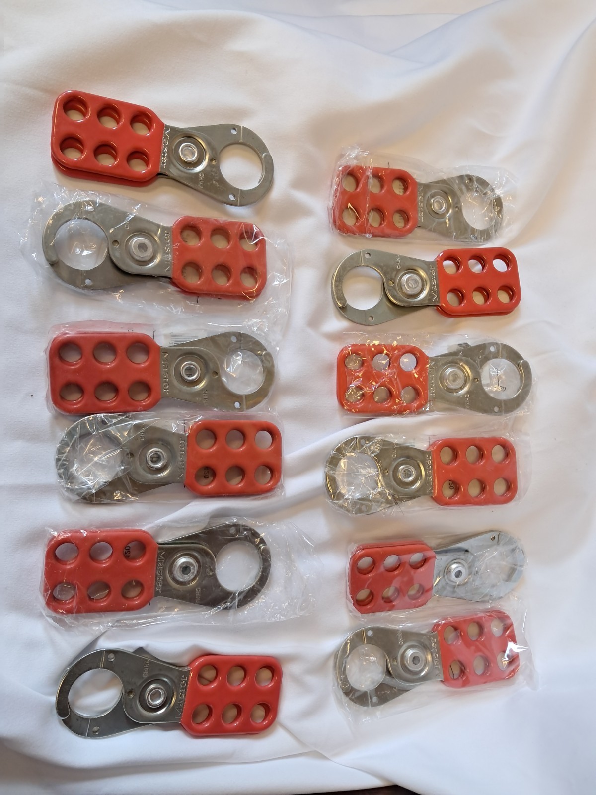 Master Lock 420 Lockout Tagout Safety Hasp, Snap-On, Red, 1” Jaw NEW 12 pk