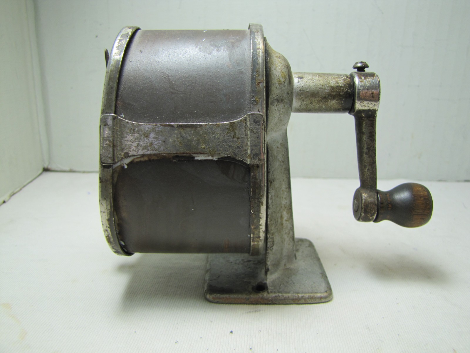 Vintage UNBRANDED Automatic Pencil Sharpener USED