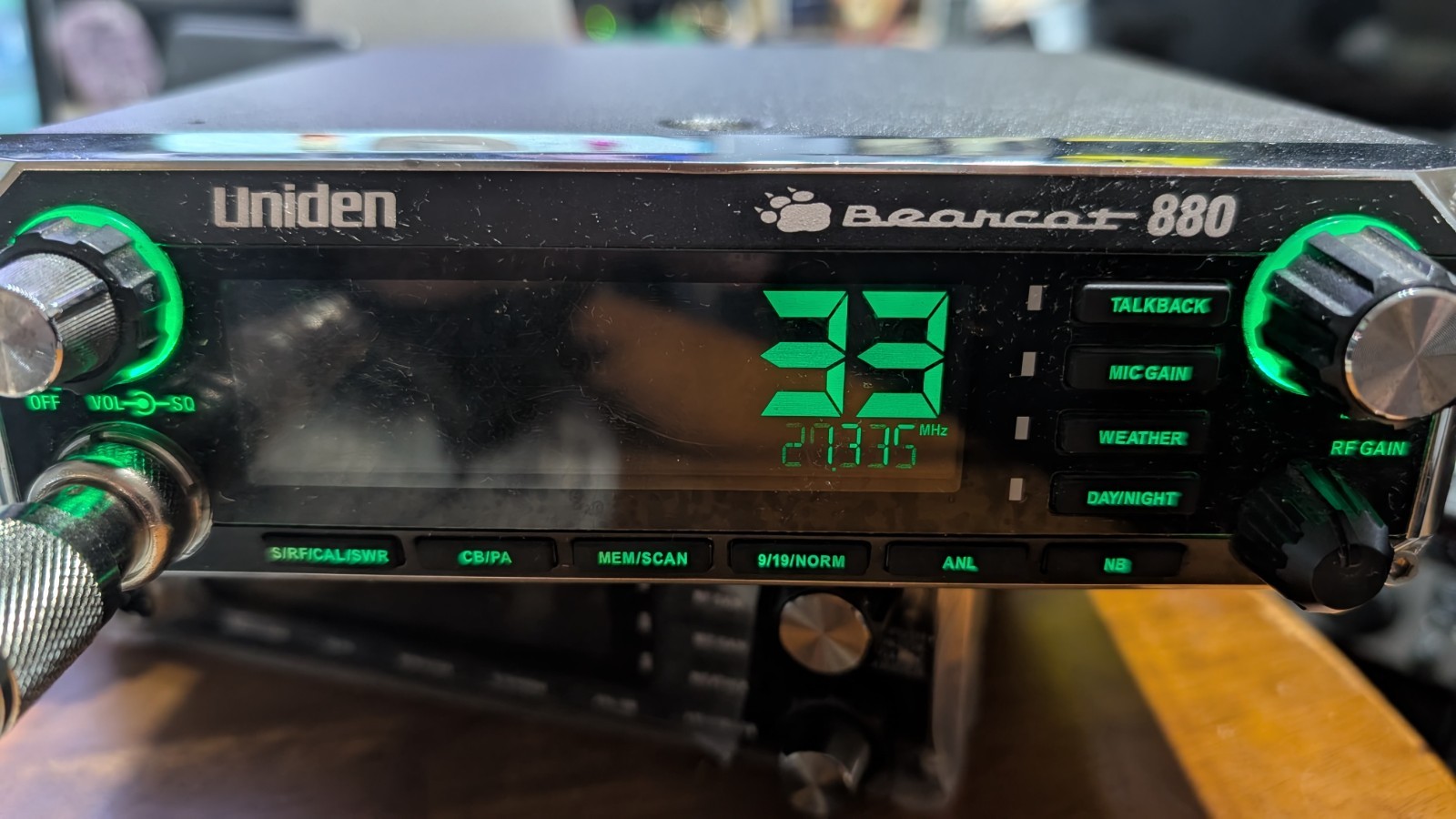 Uniden Bearcat 880 40 CH CB Radio - For Parts WATCH VIDEO