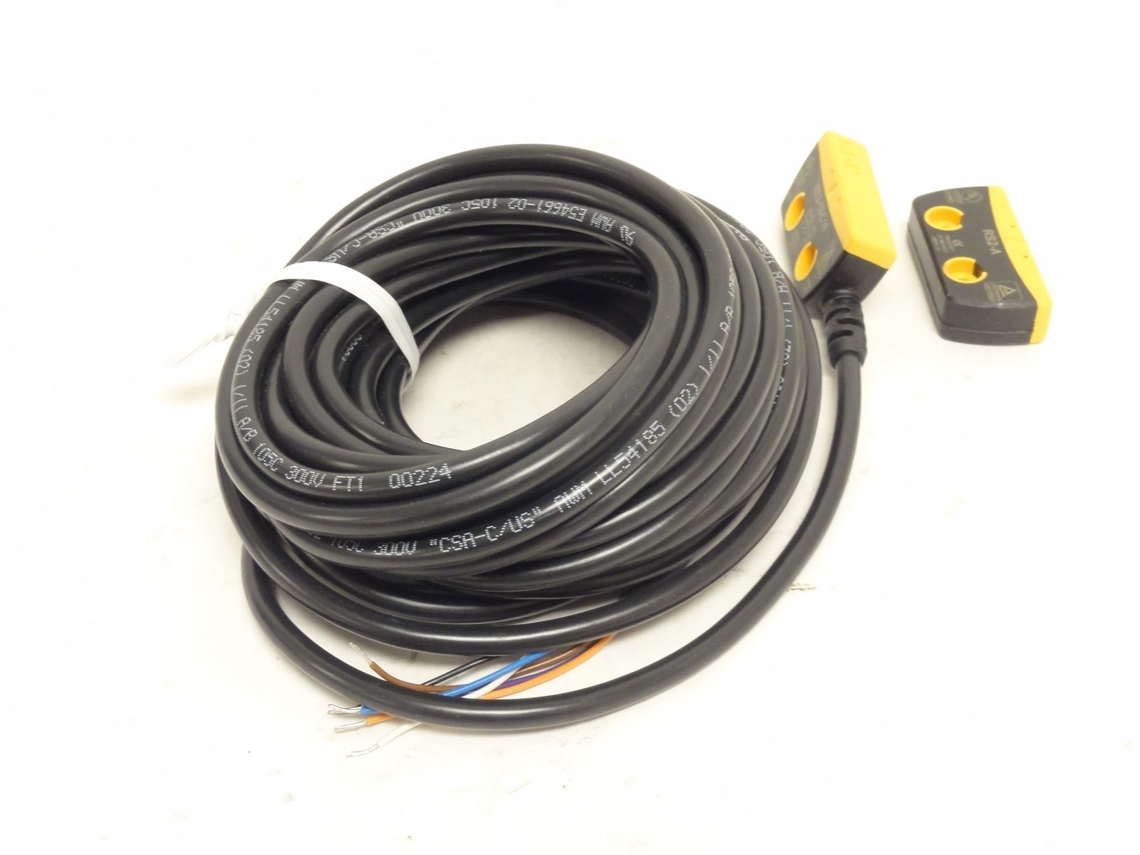 253697 New-No Box; Eaton RS2-12-C10 Interlock Switch; 24VDC; 300mA; 10m Wire