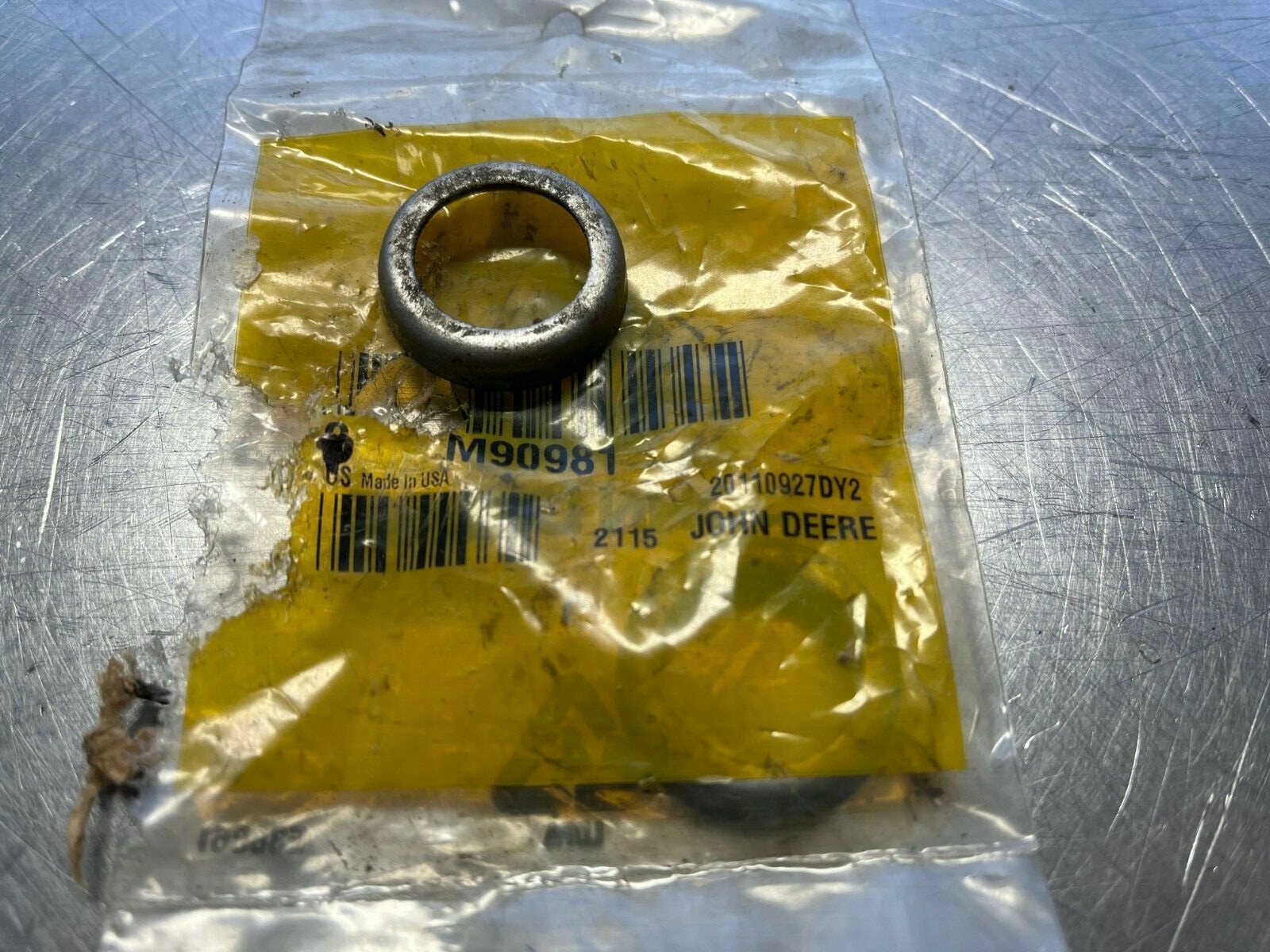 M90981  Genuine OEM John Deere  RETAINER CAP