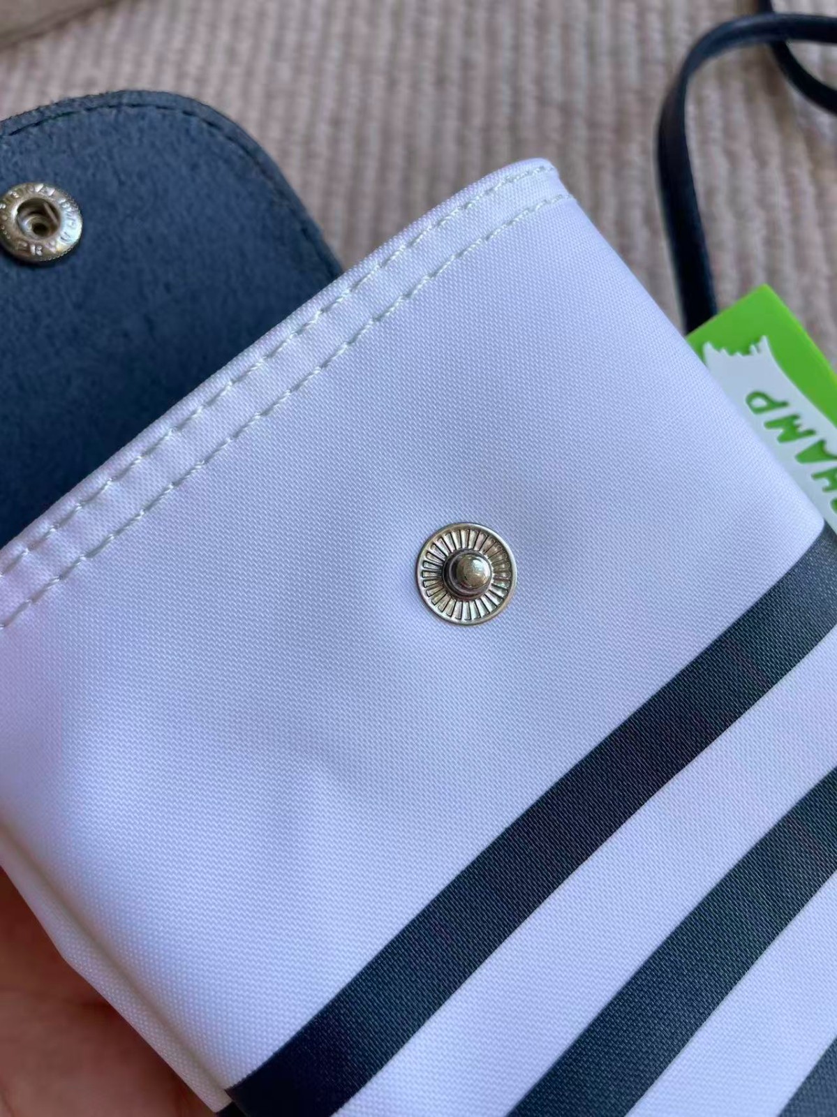 Longchamp New Large-Capacity White Striped Phone Pouch