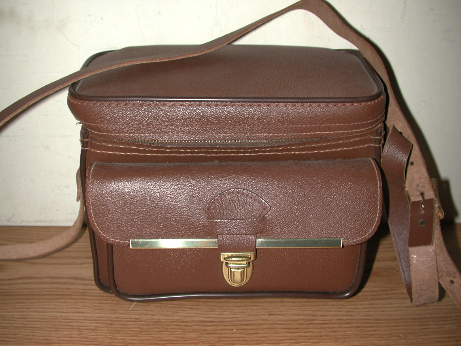 VINTAGE KAM-RA 864 GENUINE COWHIDE BAG
