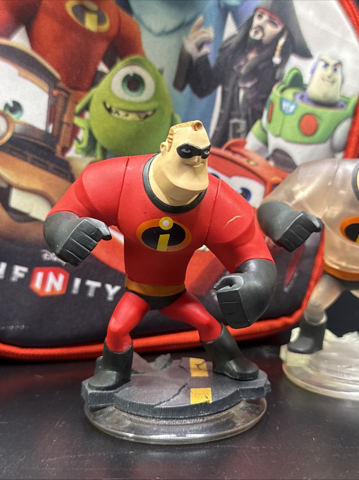 Disney Infinity Start 'N' Go Carrying Case w/ 7 Incredibles Figures