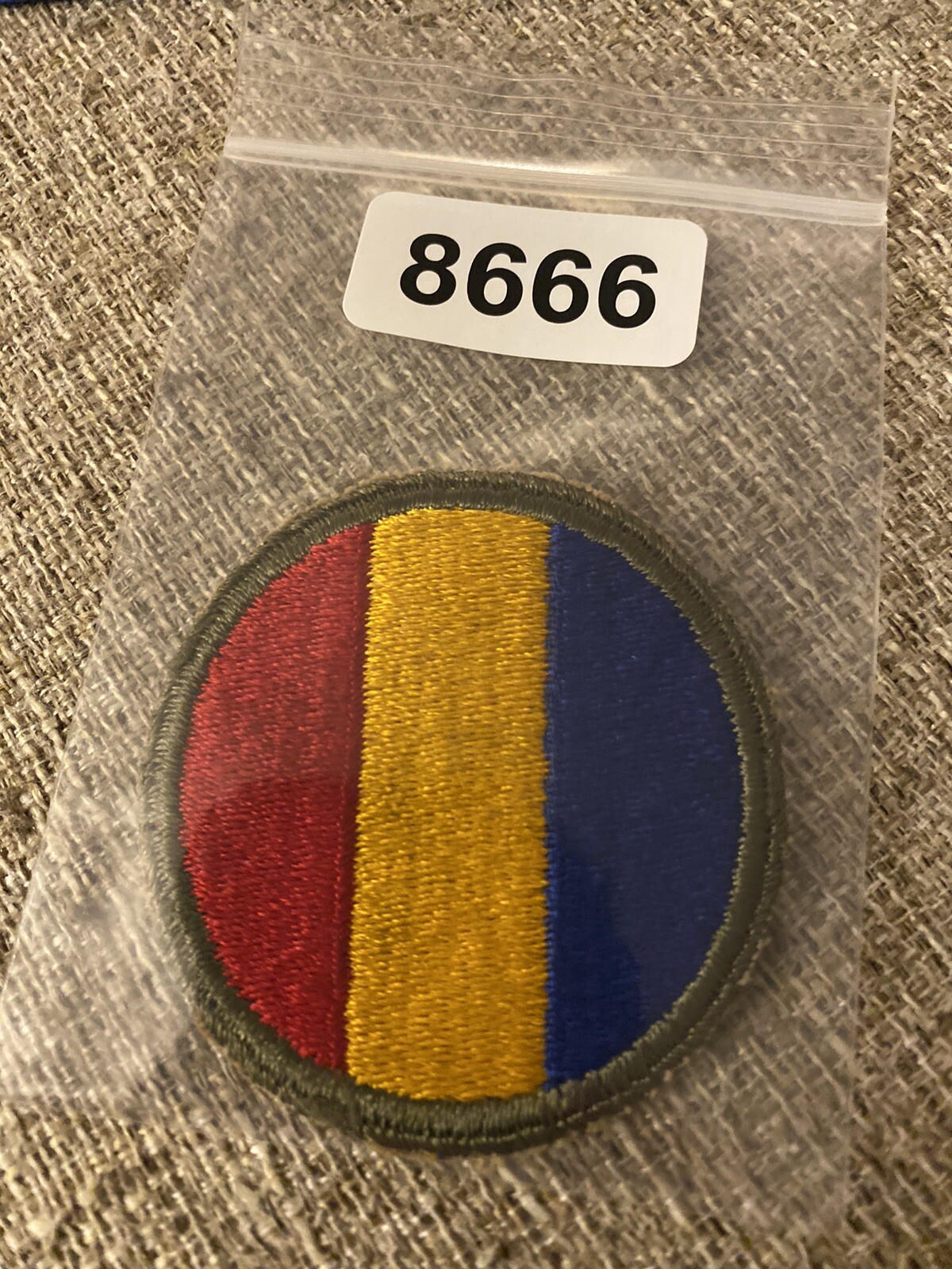 WWII US Army Replacement And School Patch Round Yellow Blue Red INV8666