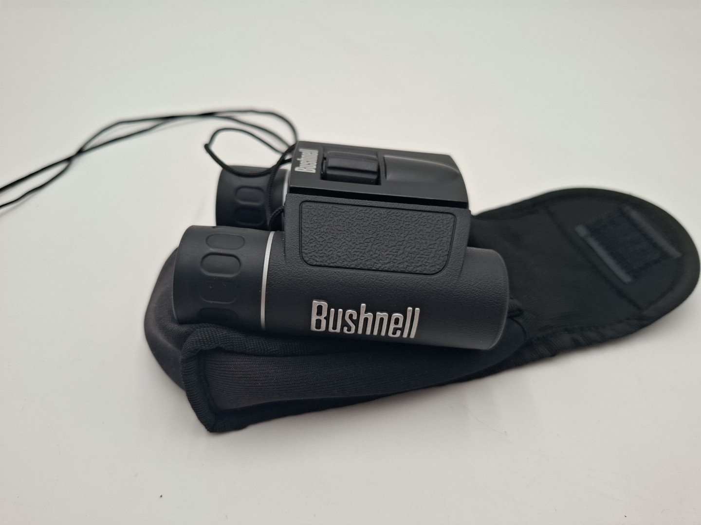 BUSHNELL BINOCULARS 8X21 COMPACT W/ Pouch