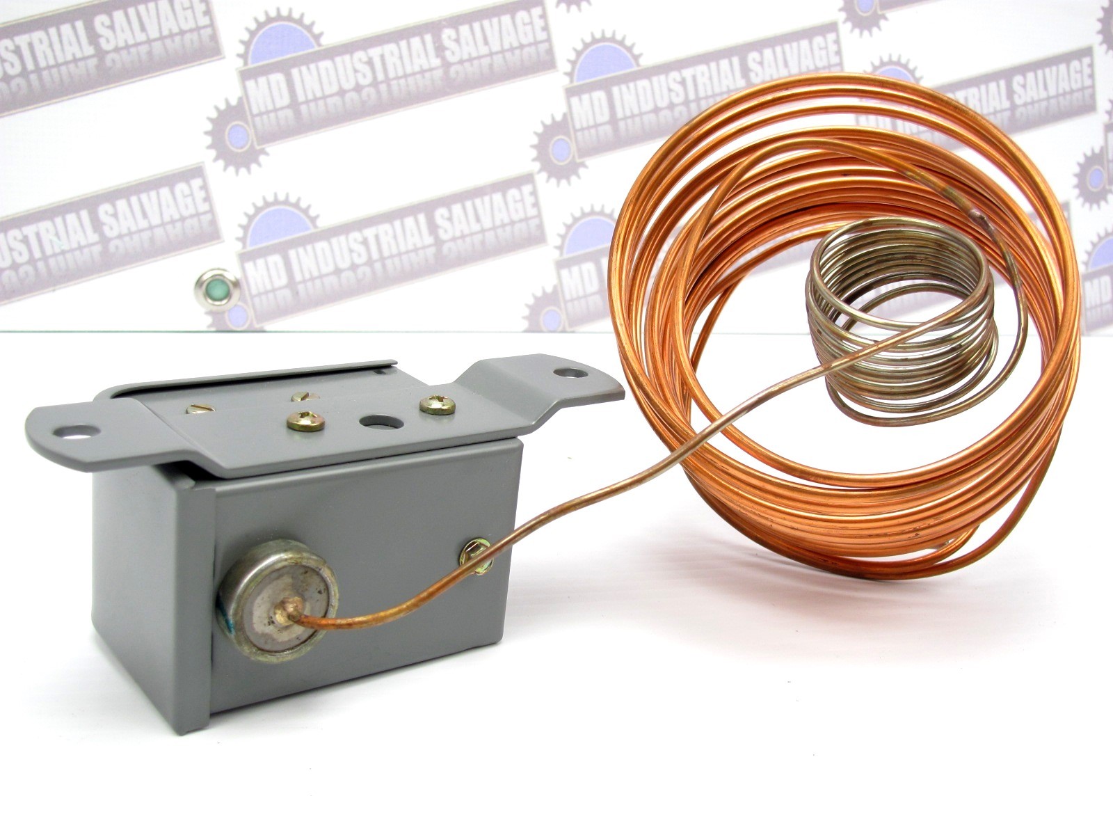JOHNSON - A11B-1C - Freeze Stat Low Temp Cutout Control w/Auto Reset (35-45F)