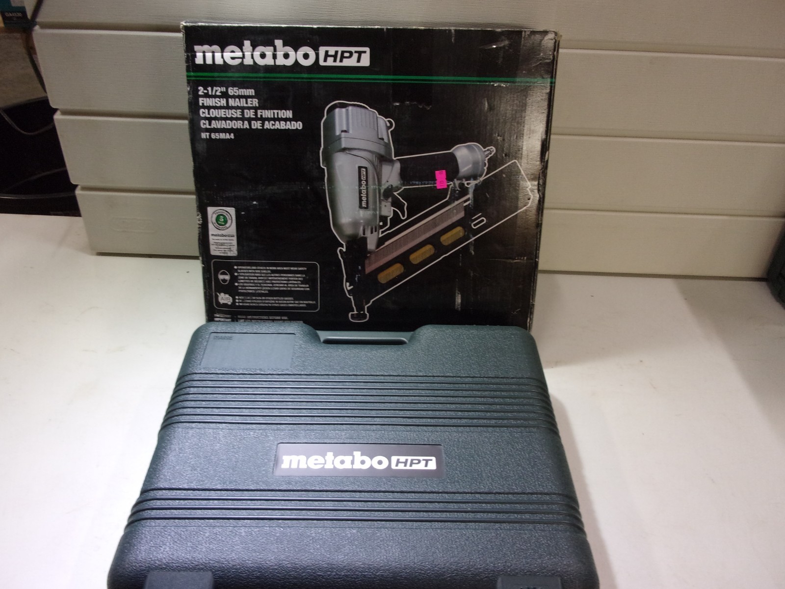 METABO HPT 2-1/2" ANGLED FINISH NAILER AIR GUN W/ CASE,GOGGLES # NT-65MA4 ..