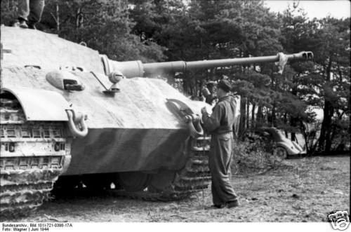 B&W WWII Photo German Tiger II Camo Pzkpfw. VI WW2 WW2 World War Two Wehrmacht