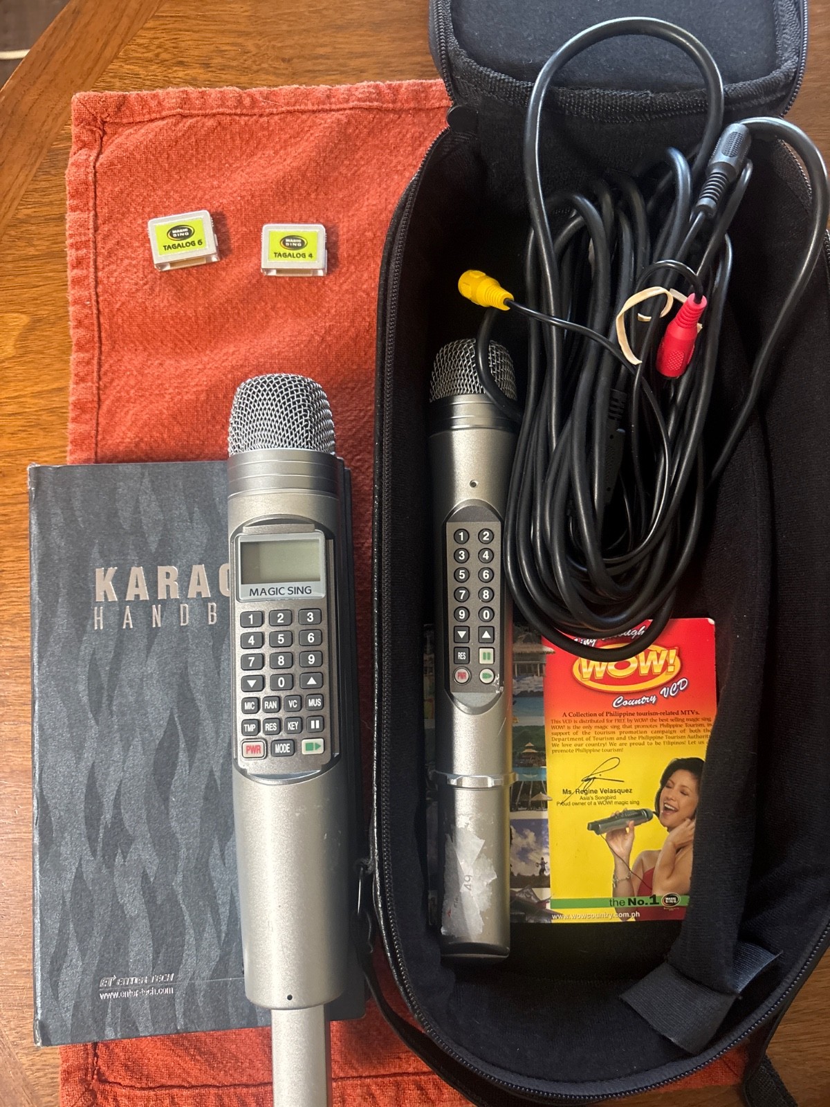 WOW! Magic Sing Karaoke Mic, Case, Cables and Two Cartridges