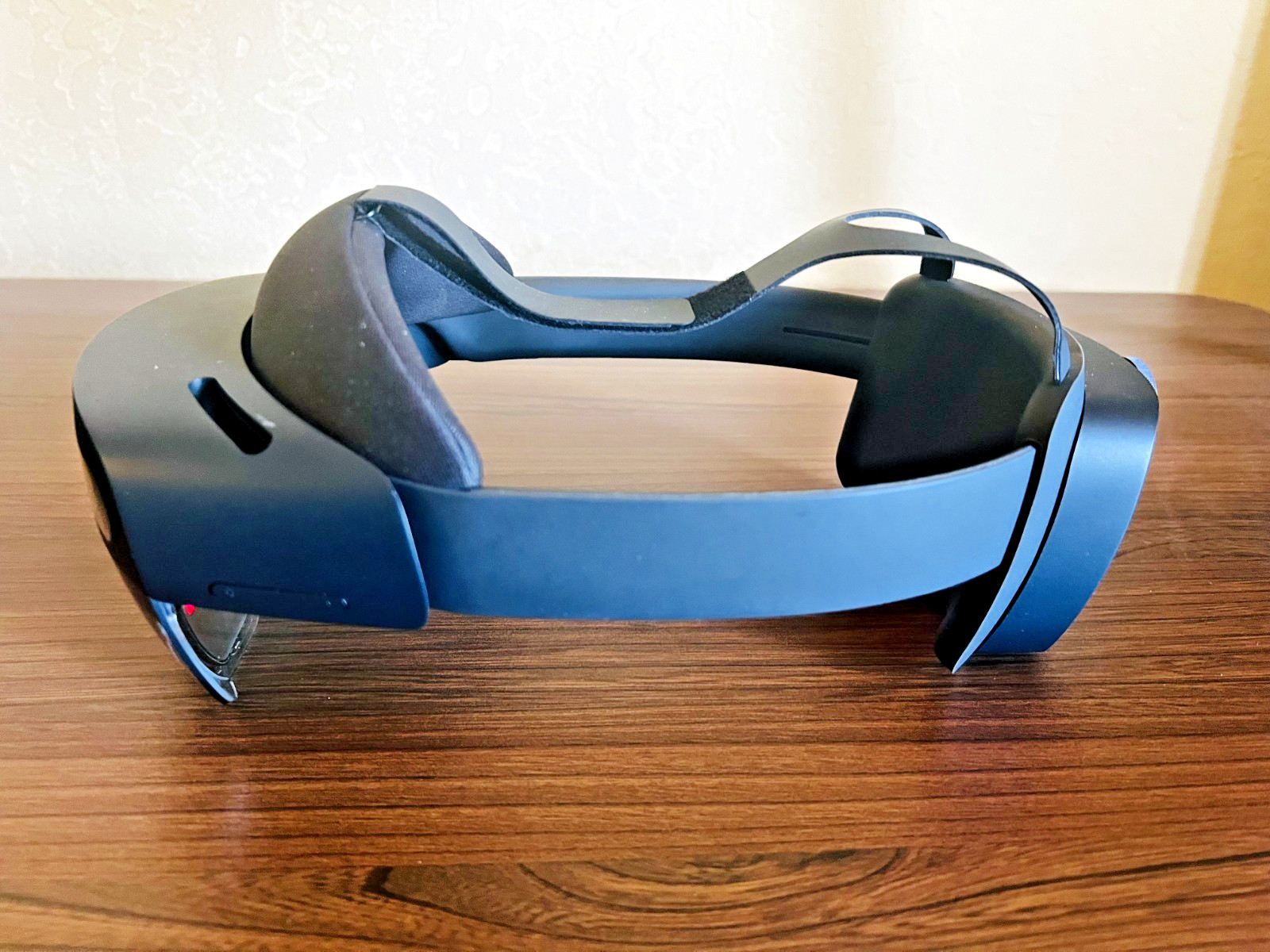 Microsoft HoloLens 2 - Good Condition - VR/AR Headset + Case & Charger